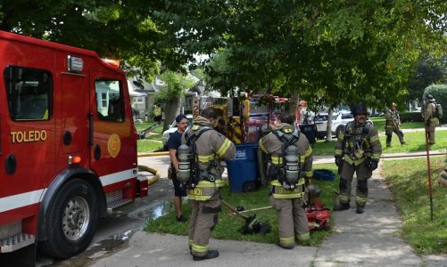 Toledo crews contain structure fire on Portsmouth block